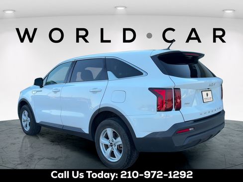 Used 2022 Kia Sorento LX AWD/4WD image 6