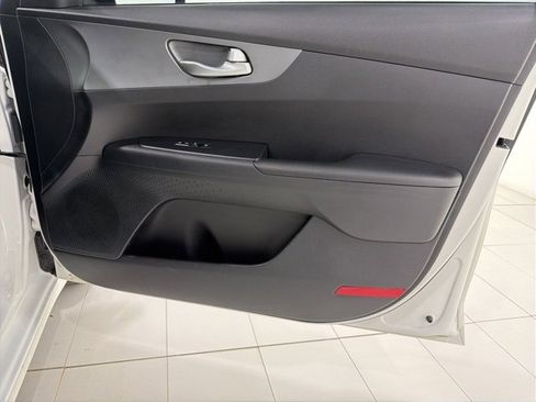 Used 2019 Kia Forte LXS image 18