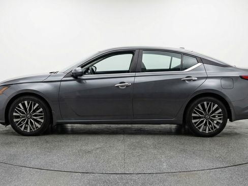 Used 2025 Nissan Altima 2.5 SV FWD image 5