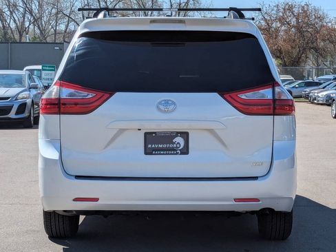 Used 2017 Toyota Sienna XLE FWD image 8