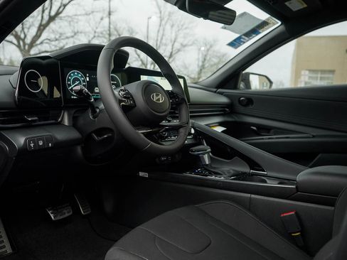 New 2025 Hyundai Elantra SEL image 16