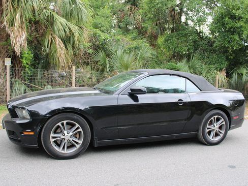Used 2014 Ford Mustang Premium image 2