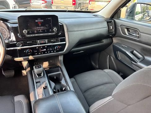 Used 2024 Nissan Pathfinder SV FWD image 13
