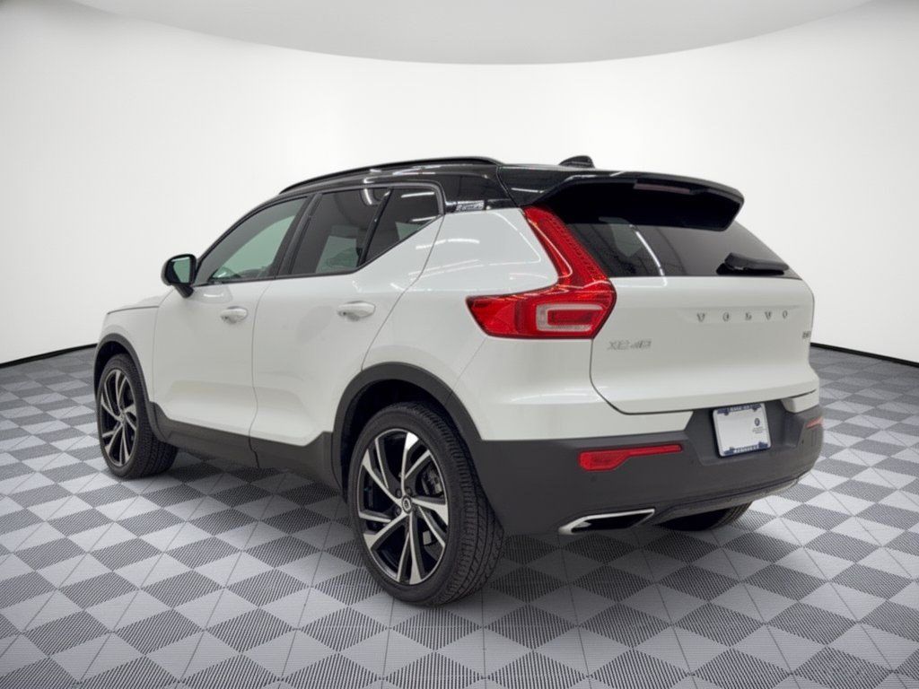 Used 2020 Volvo XC40 T5 R-Design w/ Protection Package Premier AWD/4WD image 3