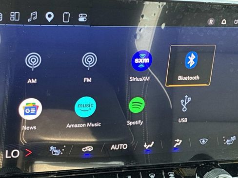 Used 2025 Chevrolet Blazer EV LT AWD/4WD image 40
