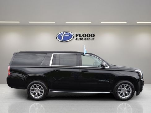 Used 2019 GMC Yukon XL SLE w/ SLE Value Package AWD/4WD image 3