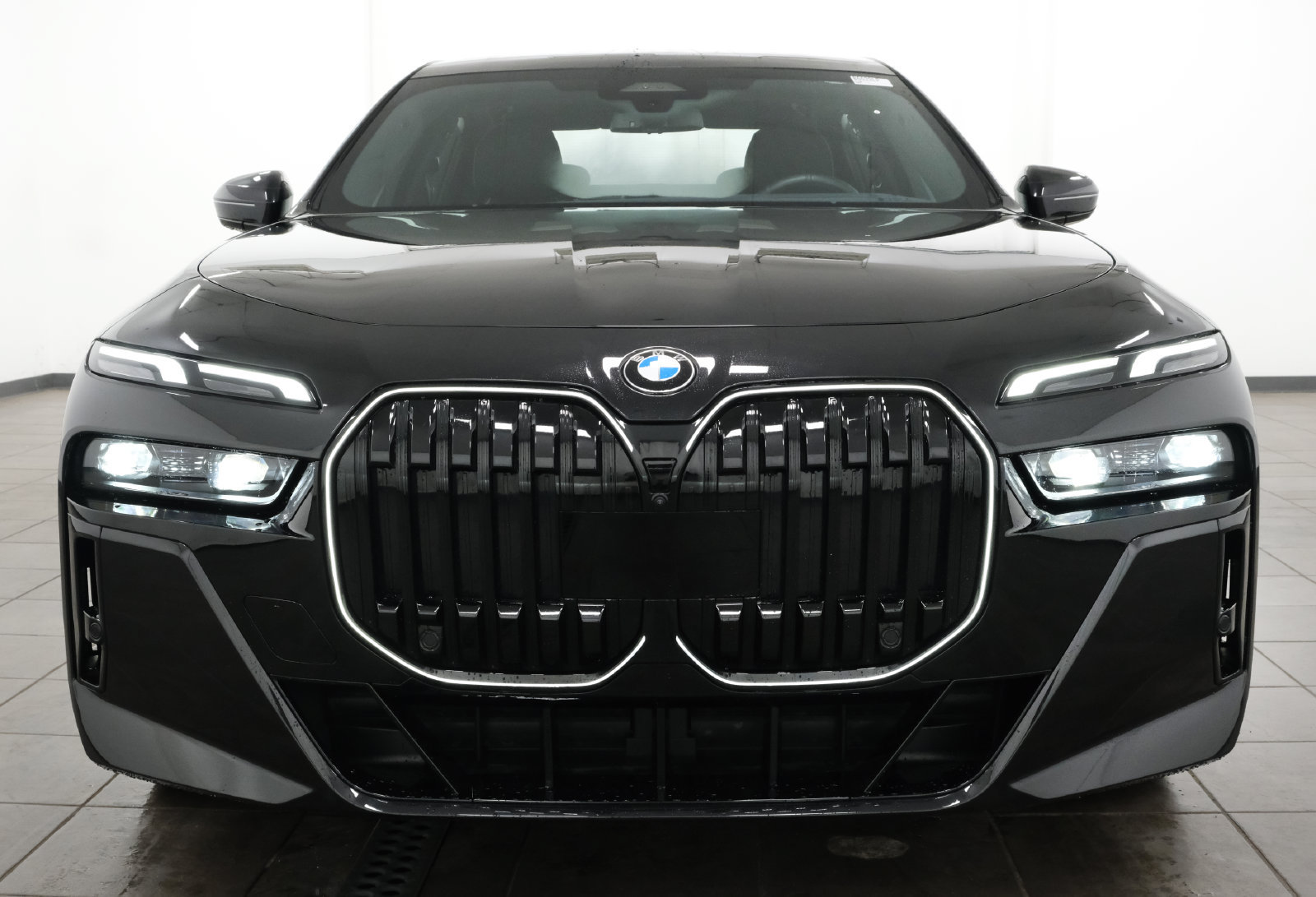 Used 2024 BMW 740i xDrive w/ Premium Package 2 AWD/4WD image 8