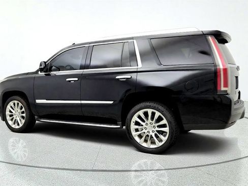 Used 2019 Cadillac Escalade Luxury AWD/4WD image 7