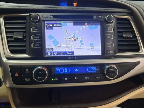 Used 2015 Toyota Highlander XLE image 22