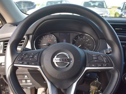 Used 2018 Nissan Rogue S FWD image 27