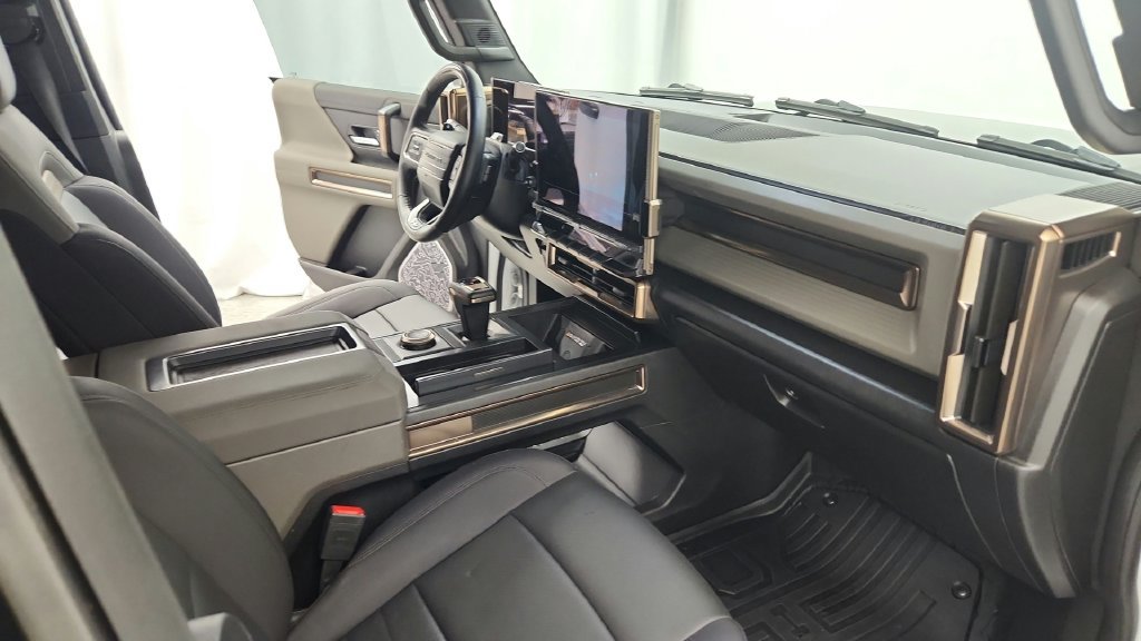 Used 2025 GMC Hummer EV 2X w/ LPO, Sport Package AWD/4WD image 32