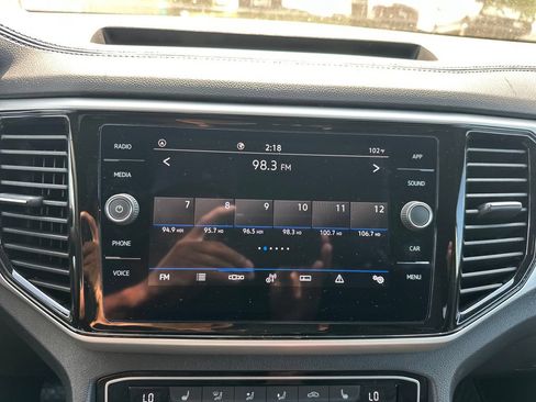 Used 2023 Volkswagen Atlas Cross Sport SE w/ Panoramic Sunroof Package FWD image 16