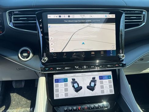 New 2026 Jeep Grand Wagoneer Summit image 13