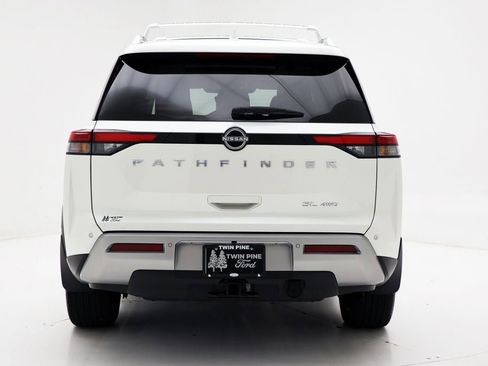 Used 2024 Nissan Pathfinder SL w/ SL Premium Package image 8