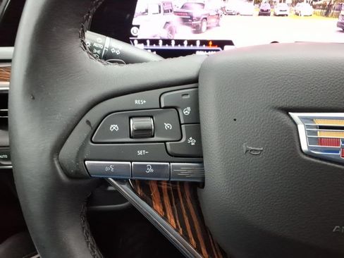 Used 2024 Cadillac Escalade Luxury AWD/4WD image 39