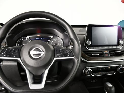 Used 2024 Nissan Altima 2.5 SV image 16