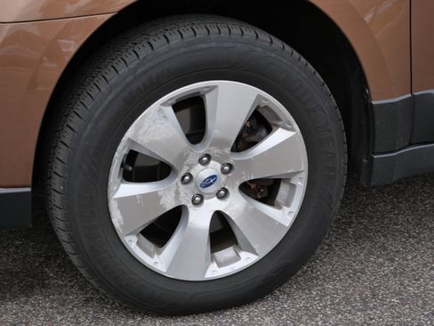 Used 2011 Subaru Outback 3.6R Limited w/ PWR Moonroof Pkg AWD/4WD image 4