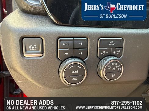 Used 2024 Chevrolet Silverado 1500 LT Trail Boss AWD/4WD image 15