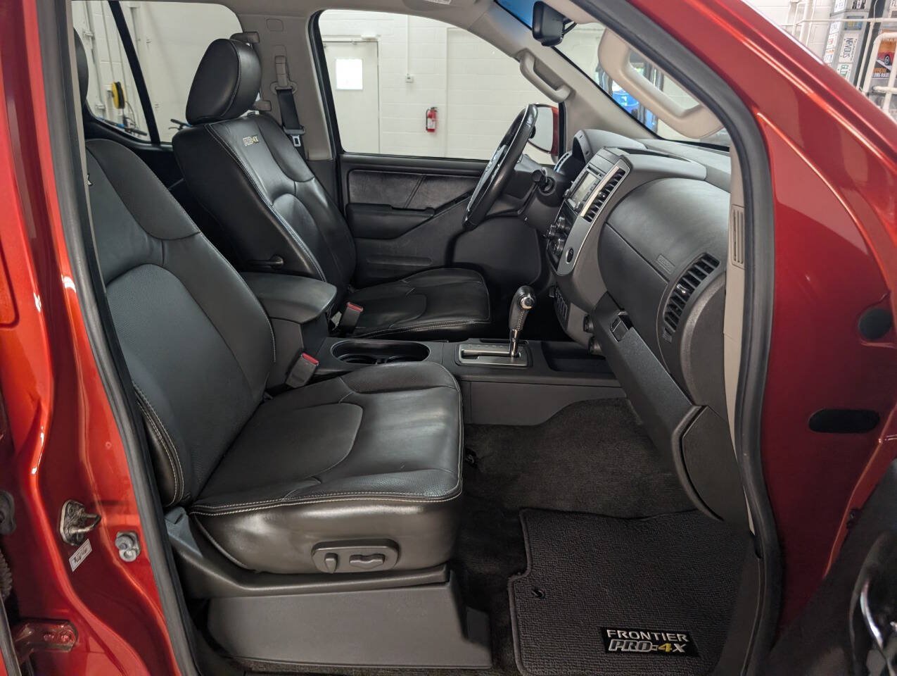 Used 2015 Nissan Frontier PRO-4X AWD/4WD image 20