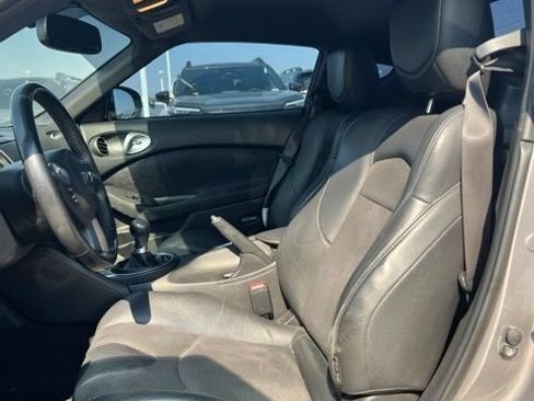 Used 2009 Nissan 370Z Touring RWD image 11