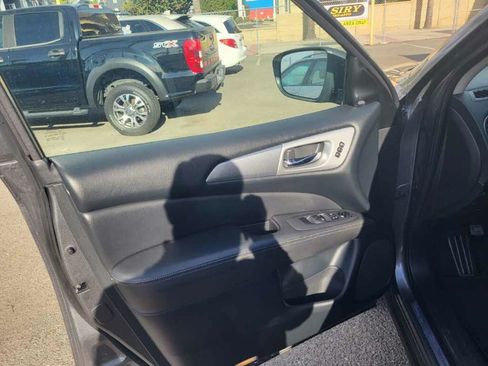 Used 2020 Nissan Pathfinder SL FWD image 12