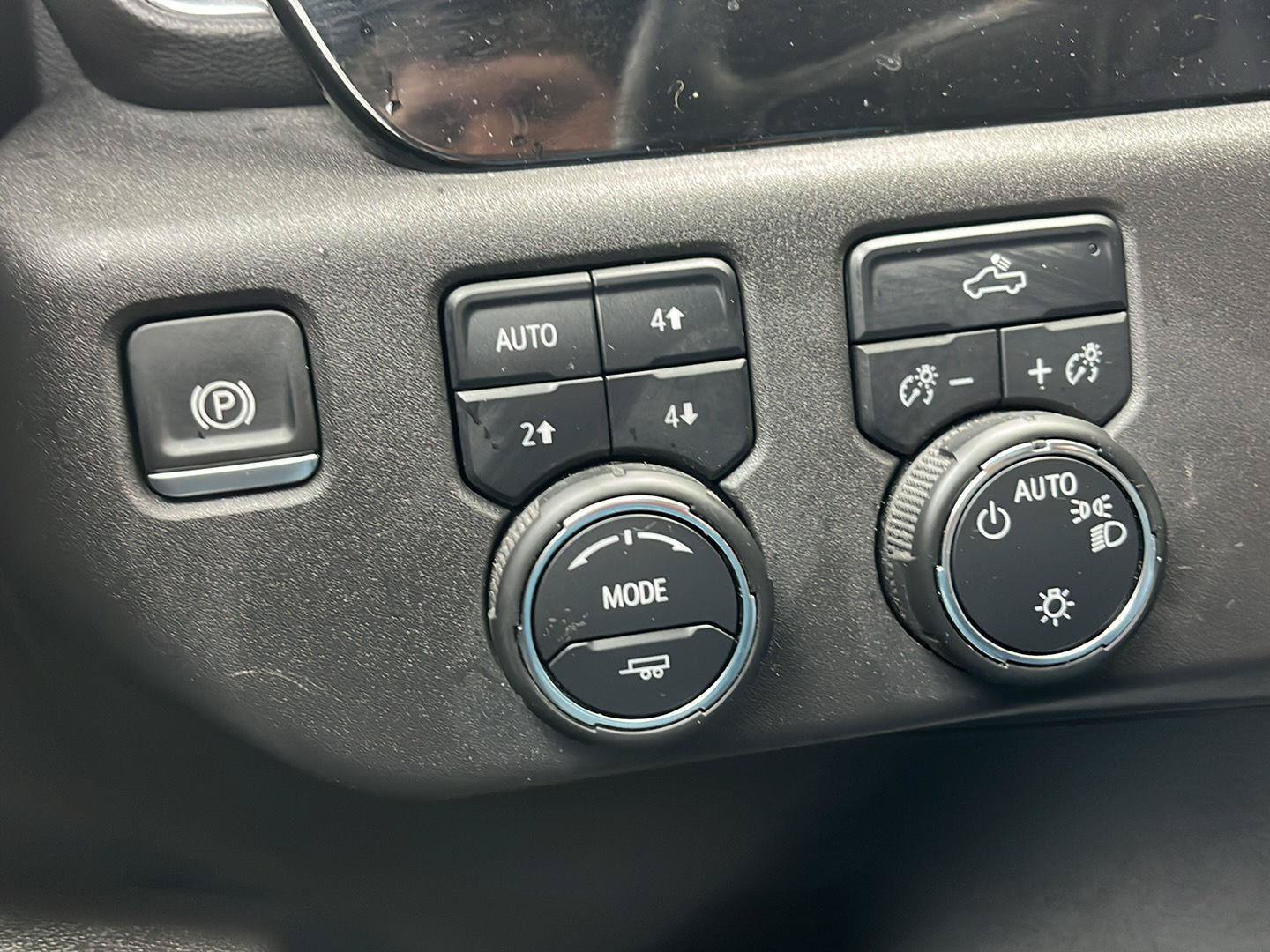 Used 2024 Chevrolet Silverado 1500 LT AWD/4WD image 13