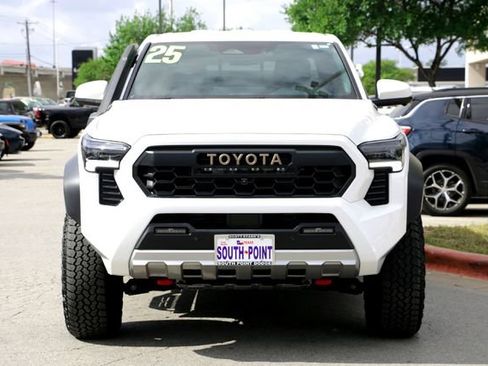 Used 2025 Toyota Tacoma Trailhunter image 8