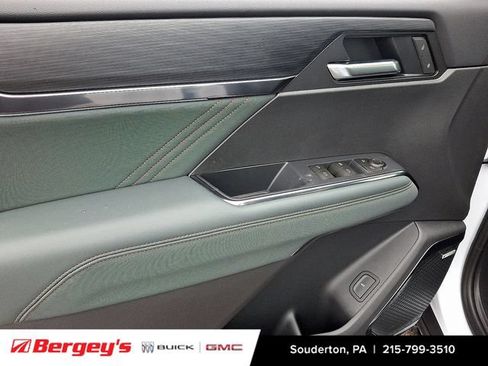 New 2026 GMC Acadia AT4 w/ Luxury Package AWD/4WD image 9