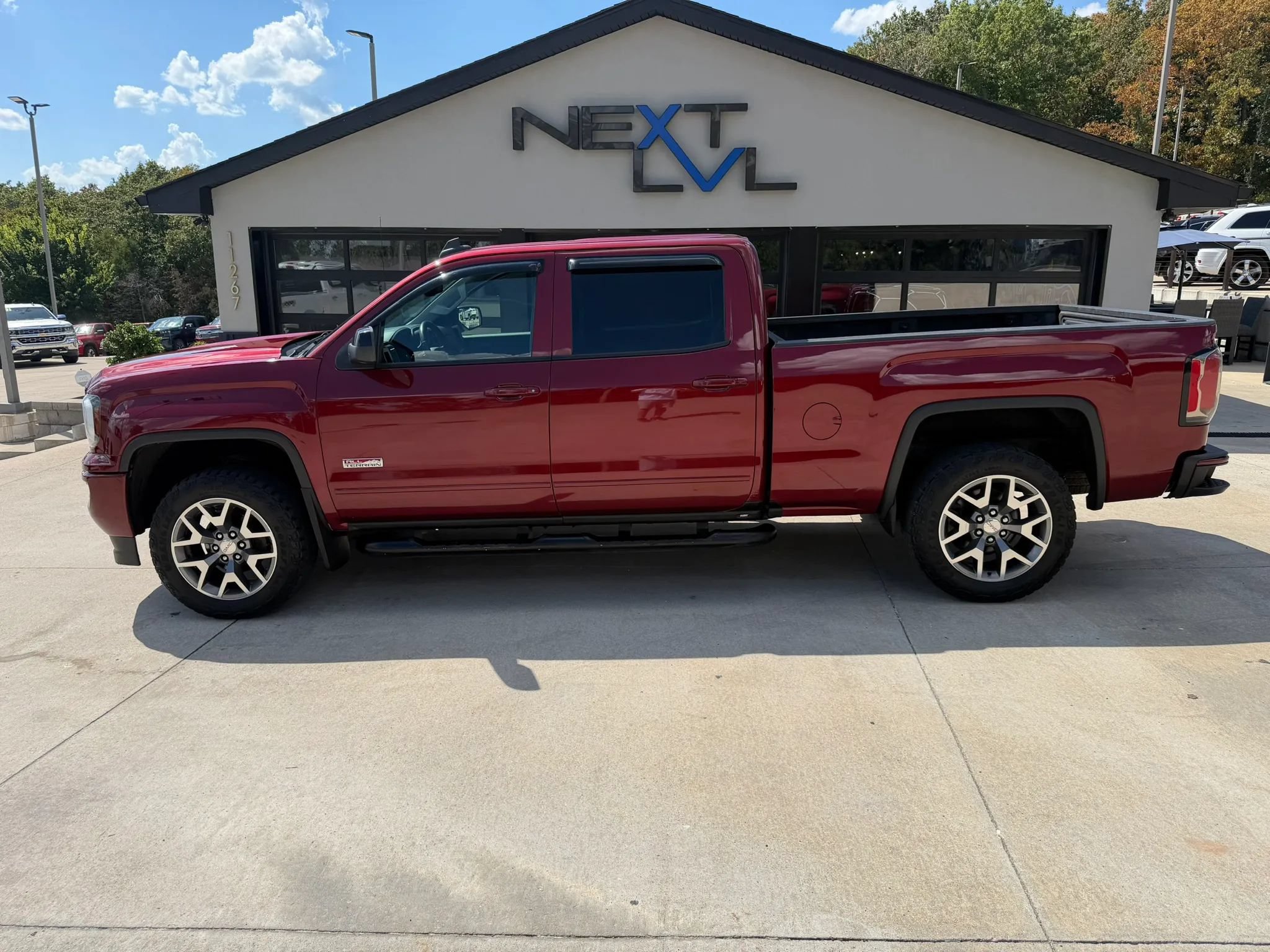 Used 2017 GMC Sierra 1500 SLT AWD/4WD image 6