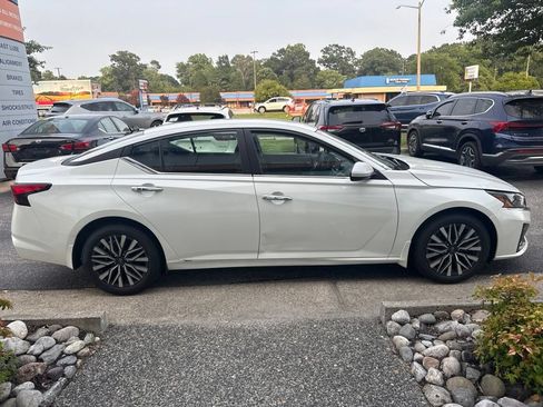 Used 2023 Nissan Altima 2.5 SV FWD image 7