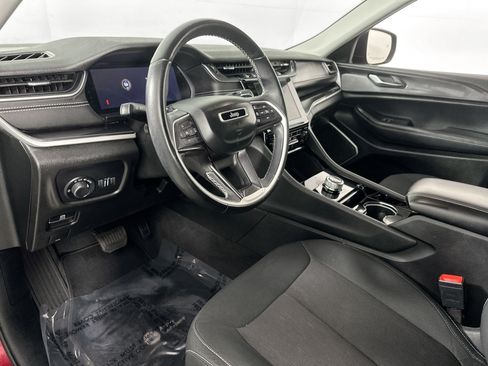 Used 2021 Jeep Grand Cherokee L Laredo w/ Luxury Tech Group I AWD/4WD image 9