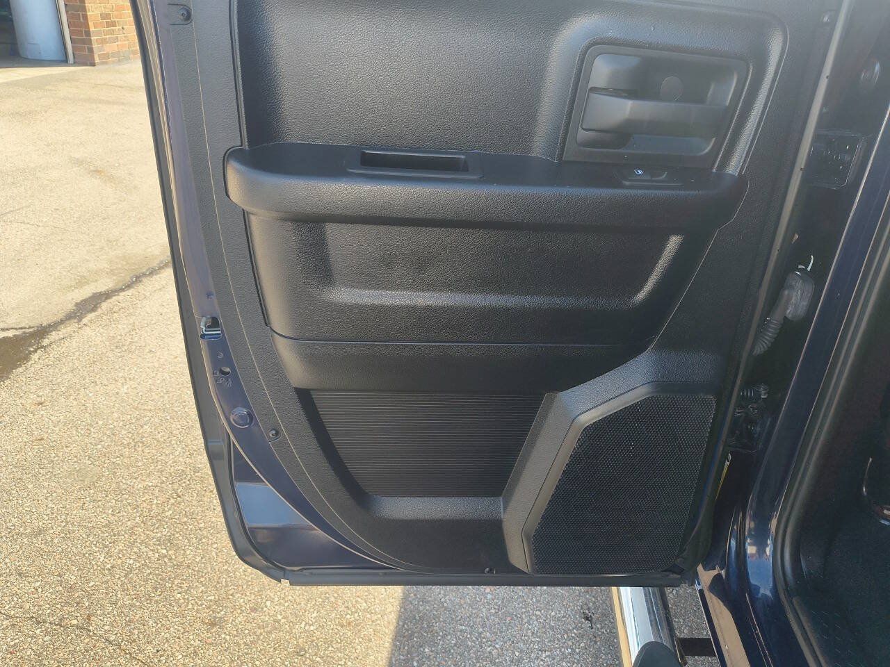 Used 2015 RAM 1500 Express AWD/4WD image 12