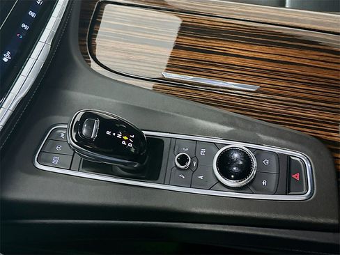 Used 2021 Cadillac Escalade ESV Premium Luxury w/ LPO, Illumination Package image 16