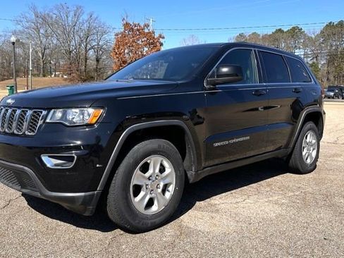Used 2018 Jeep Grand Cherokee Laredo image 1