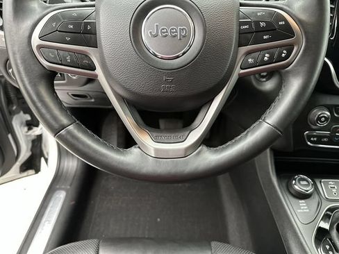 Used 2019 Jeep Cherokee Limited w/ Luxury Group AWD/4WD image 14