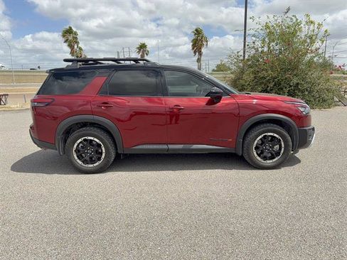 Used 2025 Nissan Pathfinder Rock Creek image 4