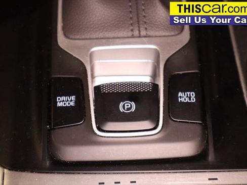 Used 2024 Kia Carnival LX image 18