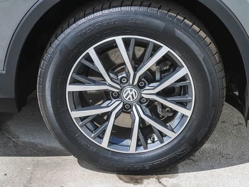 Used 2019 Volkswagen Tiguan SE w/ Panoramic Sunroof Package FWD image 9