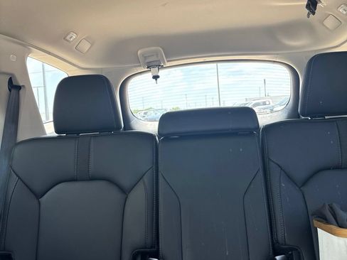Used 2025 Honda Pilot EX-L image 15