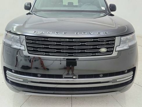 Used 2025 Land Rover Range Rover SE image 8