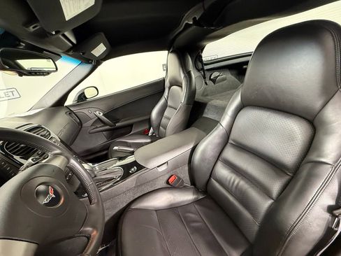 Used 2008 Chevrolet Corvette Coupe w/ Z51 Performance Package RWD image 28