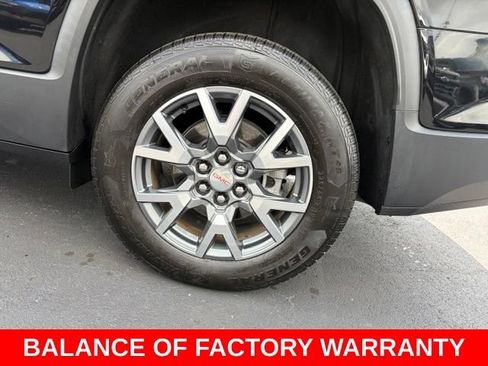 Used 2023 GMC Acadia SLT w/ Technology Package FWD image 10