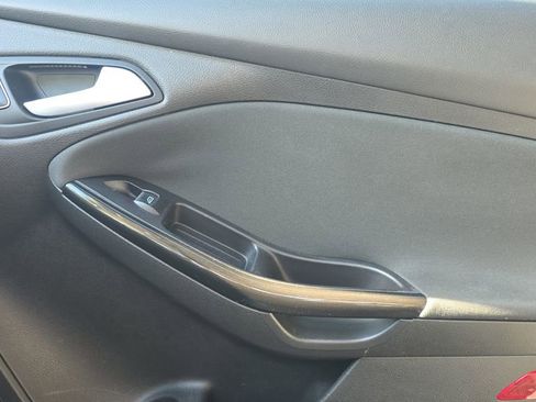 Used 2016 Ford Focus Titanium FWD image 12