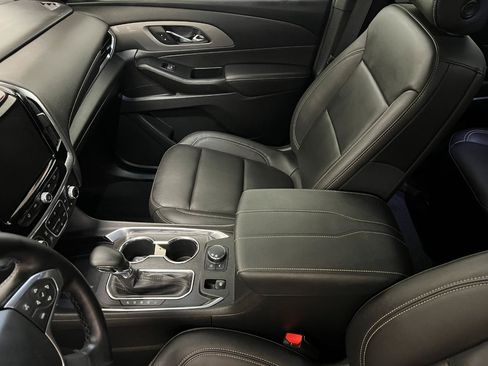 Used 2023 Chevrolet Traverse LT FWD image 22