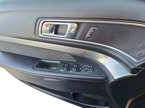 Used 2018 Ford Explorer XLT w/ Equipment Group 202A image 22