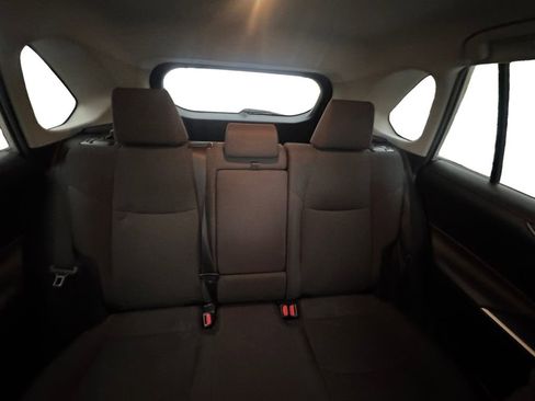 Used 2020 Toyota RAV4 LE image 17