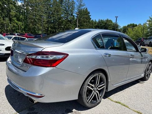 Used 2016 Honda Accord Touring image 4