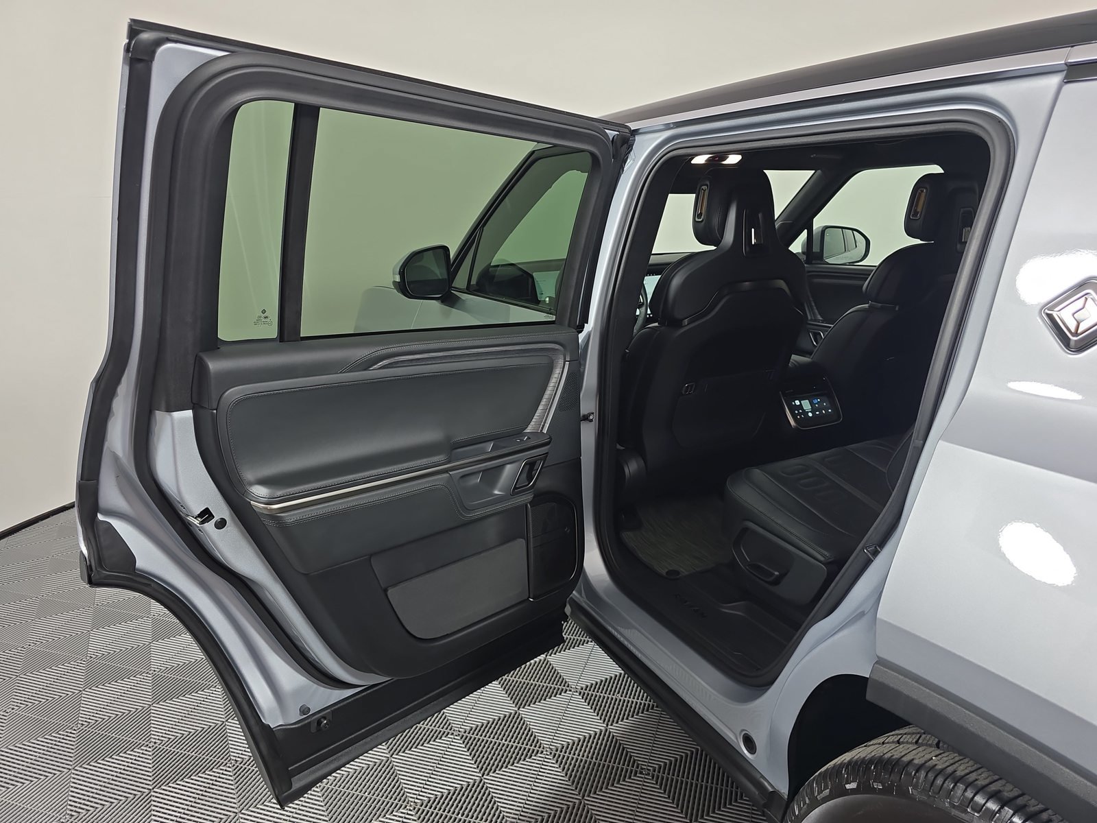 Used 2024 Rivian R1S Adventure Quad AWD/4WD image 17