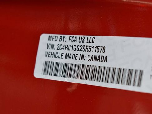 Certified 2025 Chrysler Pacifica Limited FWD image 34
