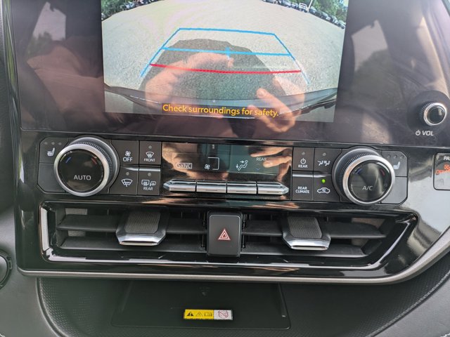 Used 2023 Toyota Highlander XLE AWD/4WD image 27